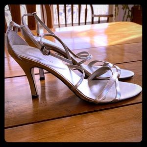 Size 7 Nine West sandals.